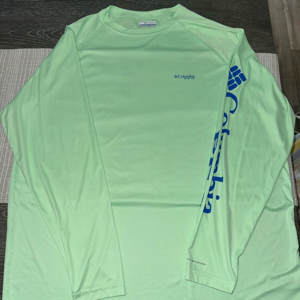Columbia long sleeve shirt